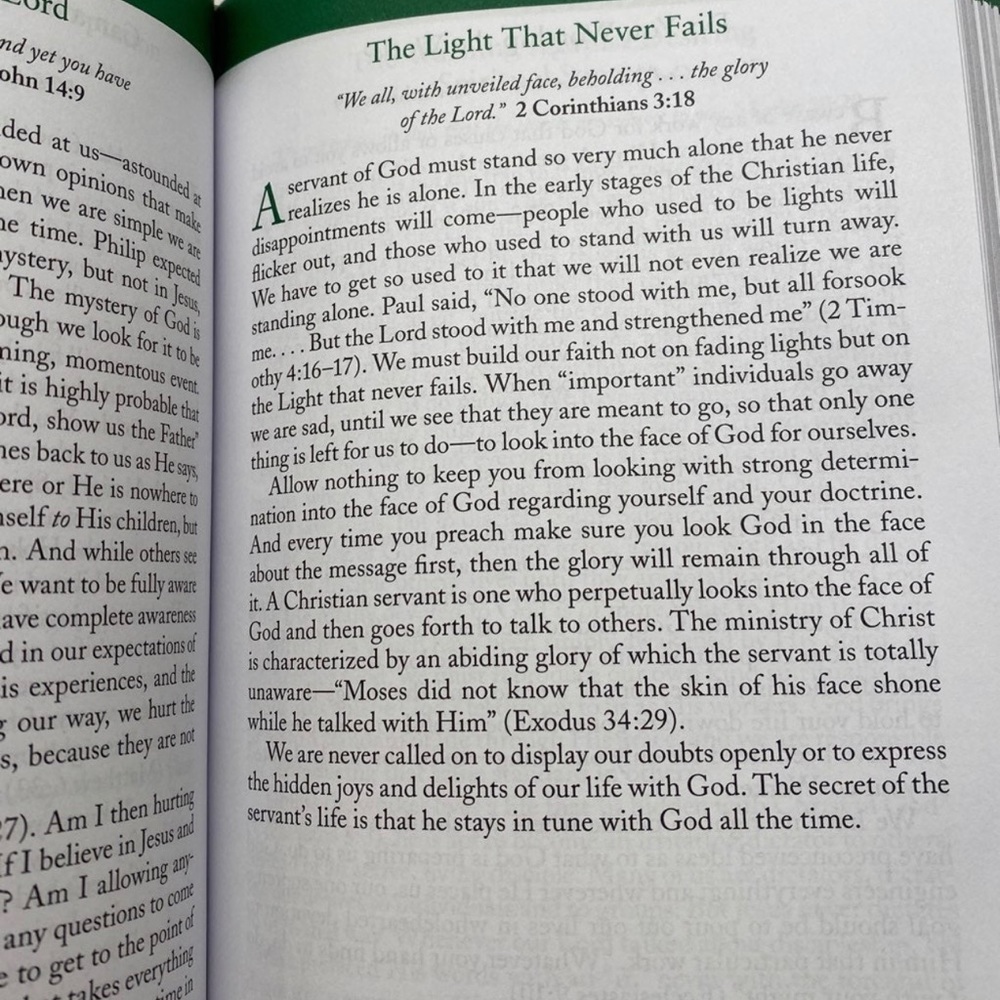 Book - Devotional Oswald Chambers NEW - Picture 3 of 7